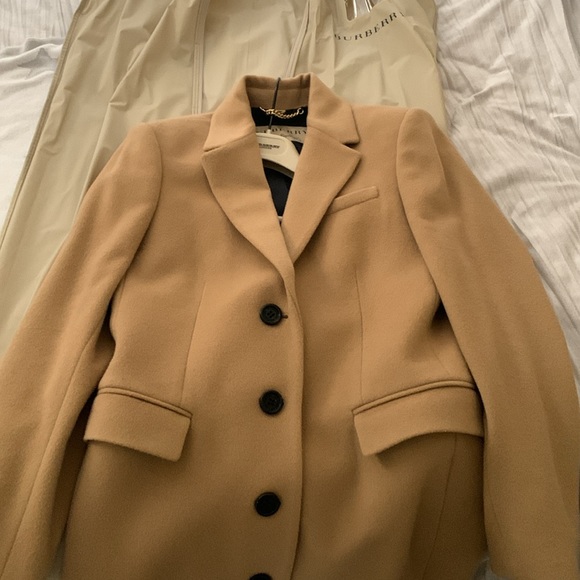 Woman’s Burberry Coat - Picture 8 of 13
